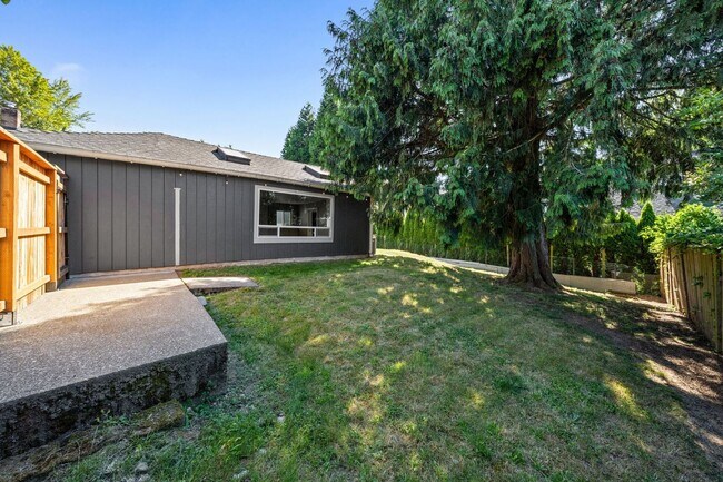 Building Photo - 1421 N 32nd St