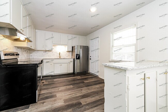 Building Photo - 3424 Willow Creek Dr