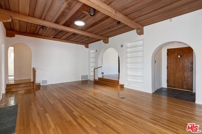 Building Photo - 921 24th St