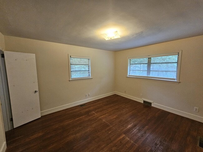 Building Photo - 7604 Shady Ln