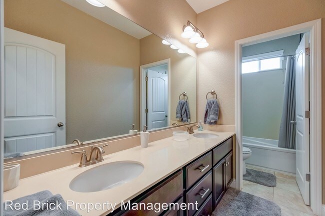 Building Photo - 4 br, 3 bath House - 3381 Carriage Ln.