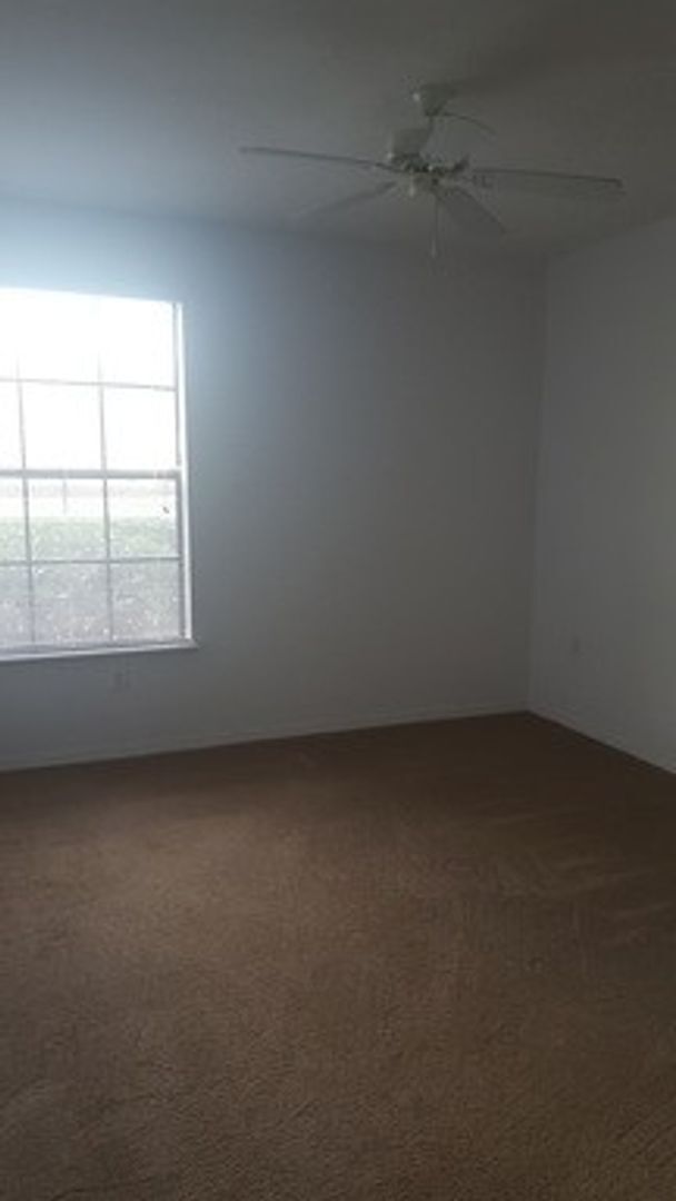 Building Photo - Serenata One bedroom Condo