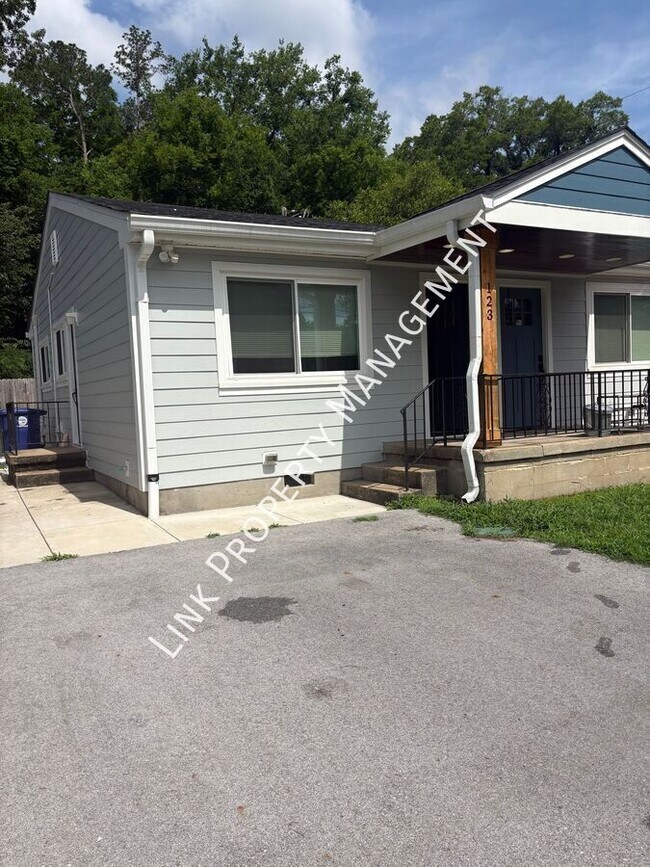 Building Photo - 123 Sequoia Dr