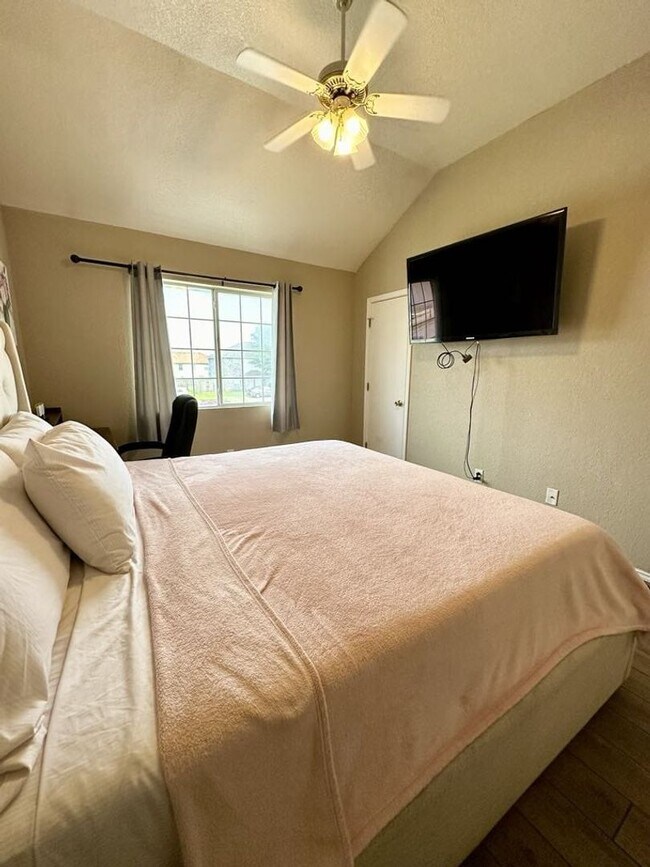 Building Photo - 4203 Deek Dr