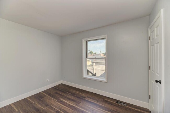 Building Photo - 1400 N 22nd Ave