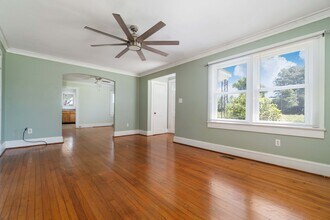 Building Photo - Convenient Hwy. 55 Location – Charming 2BR with Large Yard