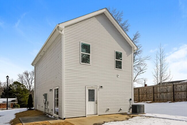 Building Photo - 154 Rosemary St