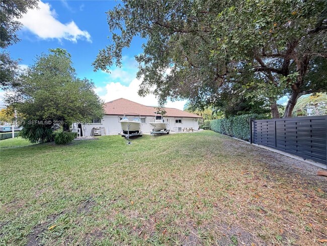 Building Photo - 13015 Biscayne Island Terrace