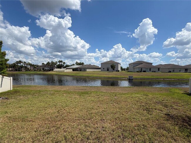 Building Photo - 10013 Crested Fringe Dr