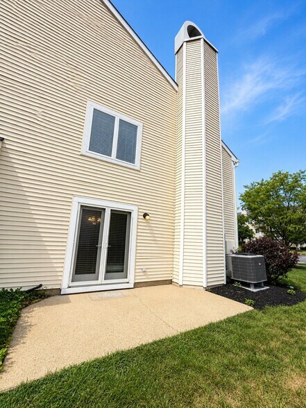 Building Photo - 250 Juanita Ct