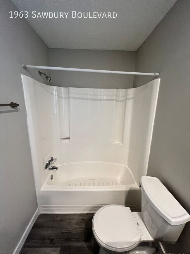 Building Photo - 1963 Sawbury Blvd