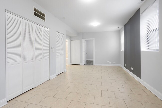 Building Photo - 7530 N Seeley Ave