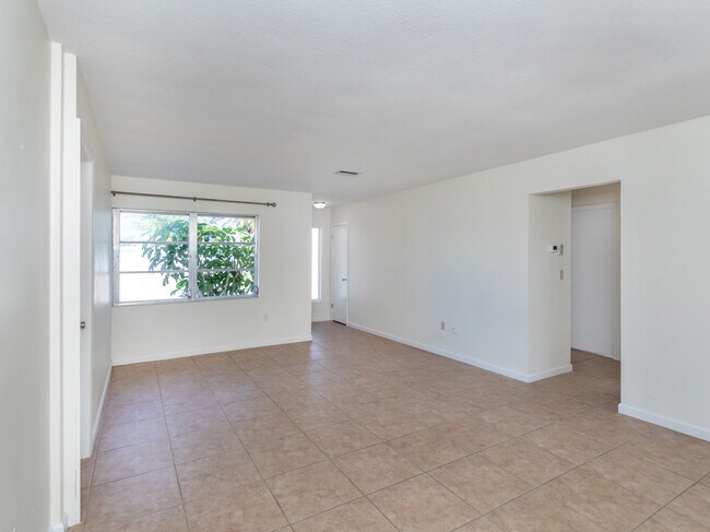 Building Photo - 438 Clover Rd