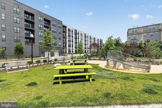 Building Photo - 5851 Columbia Pike