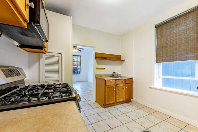 Building Photo - 2109 W Cullerton St