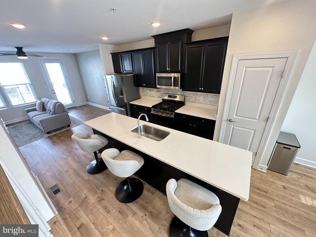 Building Photo - 127 Capital Ct