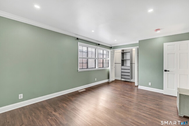 Building Photo - 202 Soundview Ave