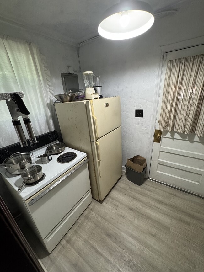 Building Photo - 1612 Pepper Dr