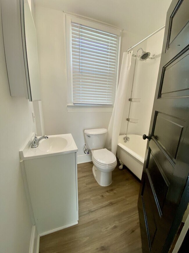 Building Photo - Riverview 2 bedroom 1 bath
