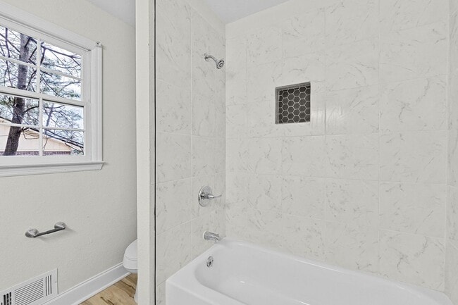 Building Photo - 1306 Dominica Dr