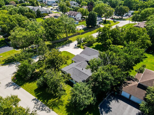 Building Photo - 3825 Maple Ave