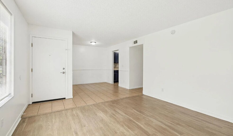Building Photo - 4 Bentwood Ln
