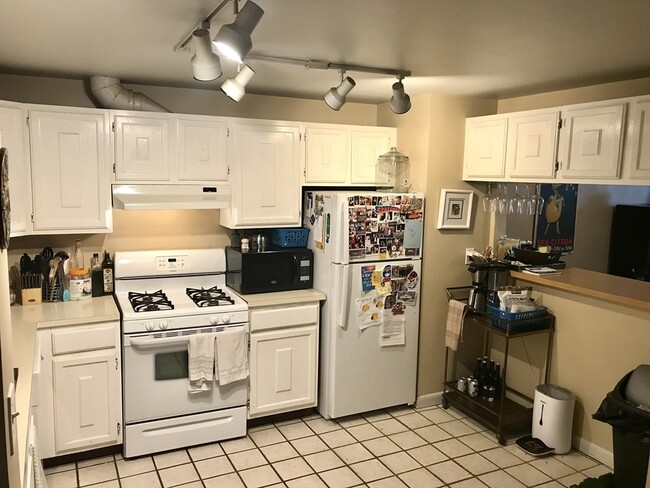 Building Photo - 99 W Fourth St