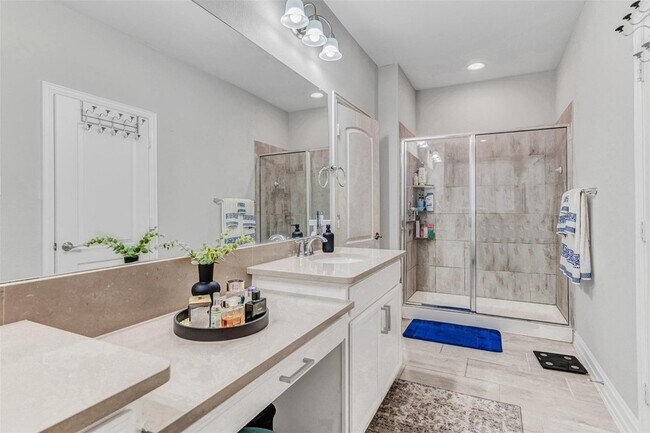 Building Photo - 430 Pasco Rd