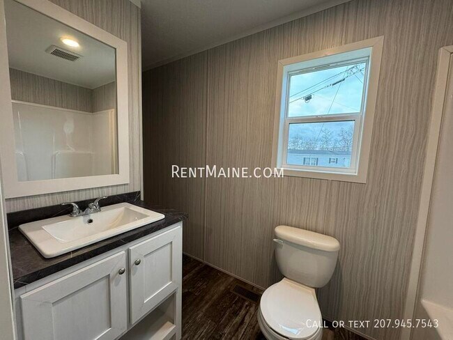 Building Photo - 194 F St