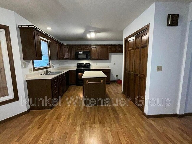 Building Photo - Single Family Home