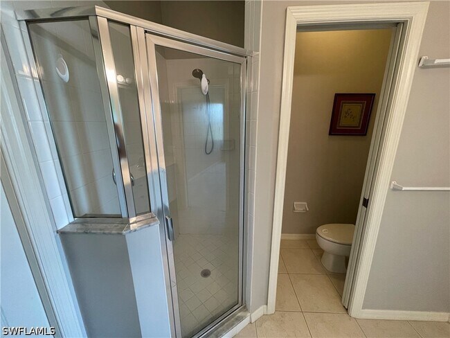 Building Photo - 1945 Crestview Way