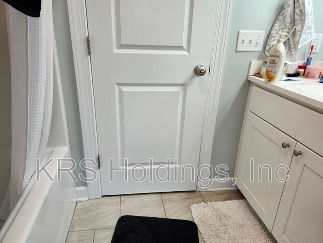 Building Photo - 4517 Wiltshire St
