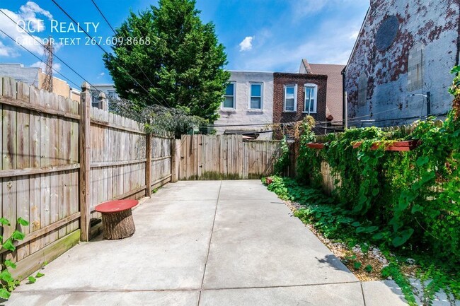 Building Photo - Stunning Three Bed Apartment in Point Breeze