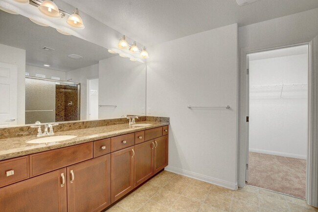 Building Photo - HUGE 3 Story, 5 Bedroom Home in the Southwest!