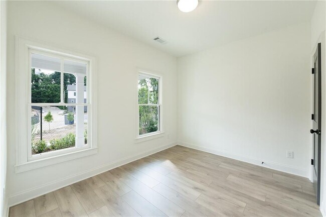 Building Photo - 3272 Stillwood Dr