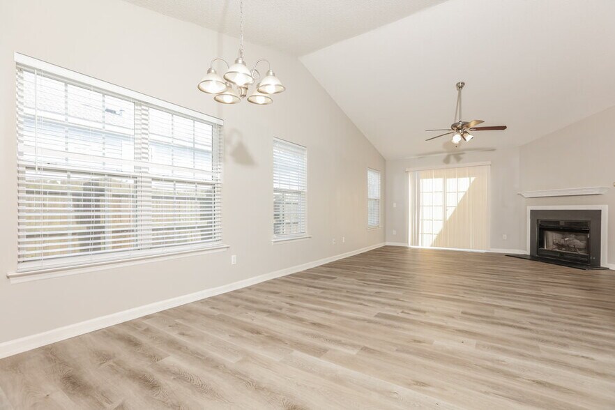Building Photo - 4013 Apperson Dr