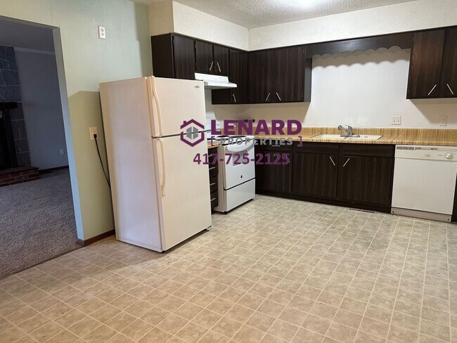 Building Photo - Lexington Duplex