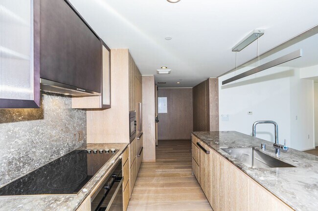 Building Photo - KOULA 2b2b1pkg Ready to Move In!