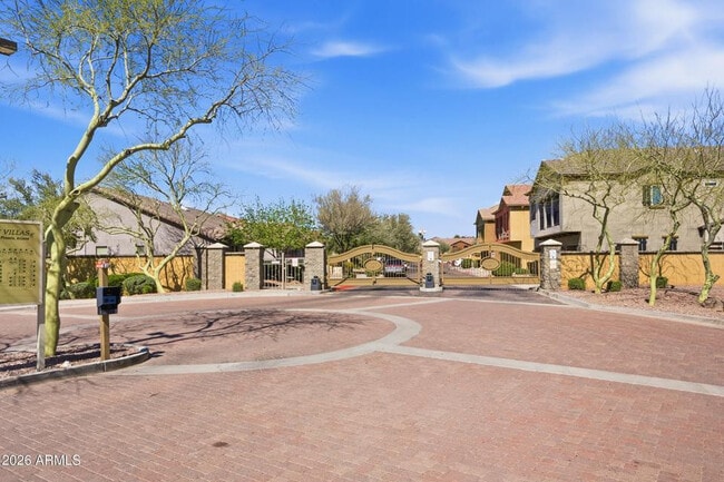 Building Photo - 2250 E Deer Valley Dr