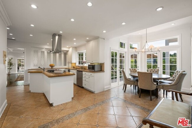 Building Photo - 9023 Alto Cedro Dr