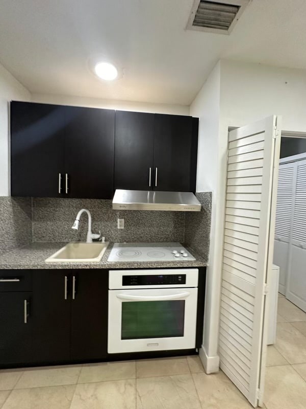 Building Photo - 11025 N Bayshore Dr