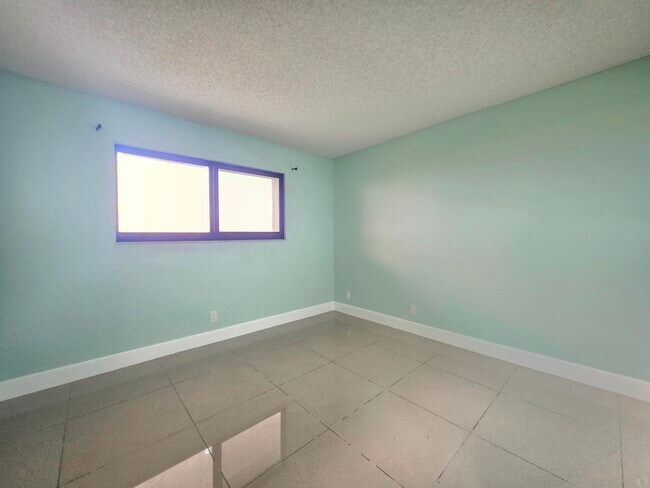 Building Photo - 2112 S Cypress Bend Dr