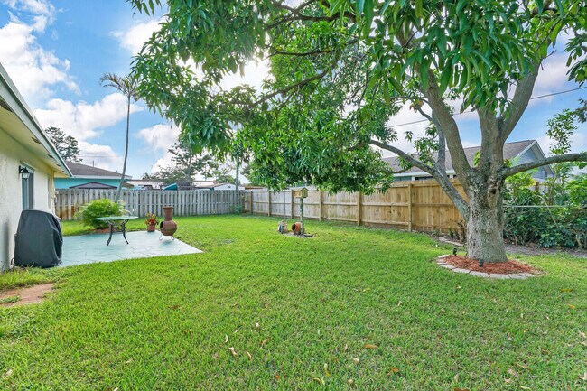 Building Photo - 3736 Coelebs Ave