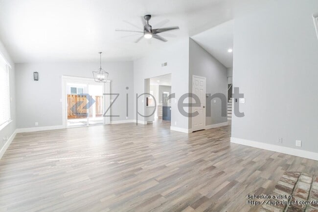 Building Photo - 5912 Laguna Villa Way