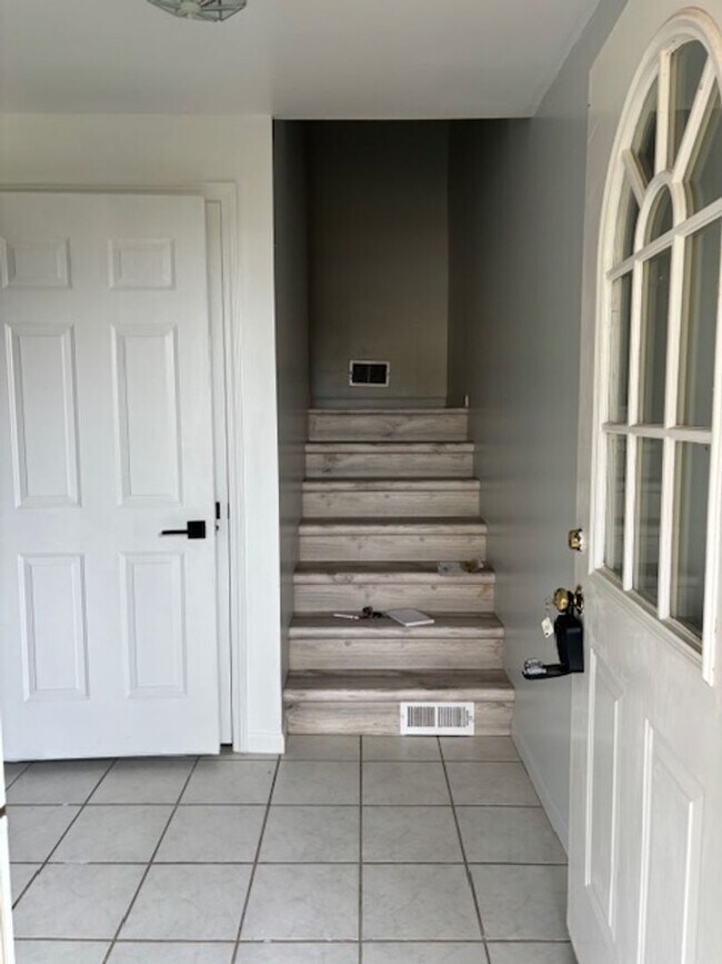 Building Photo - STUNNING LAKE VIEWS, BRIGHTON 3 BEDROOM HOME