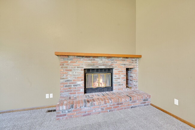 Building Photo - $3,095.00, 4-bed, 2.5-bath located in West...