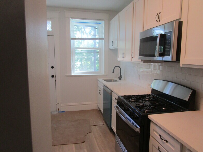 Building Photo - 5920 McPherson Ave