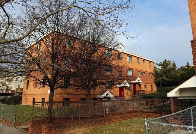 Building Photo - Otto B Berg Apartments