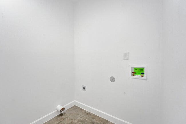 Building Photo - 3453 Daggett Rd