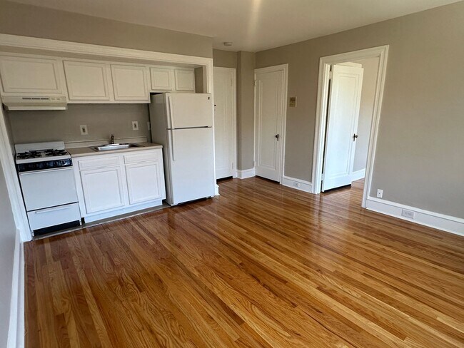 Primary Photo - Marlyn Apts 202: 1 Bed 1 Bath